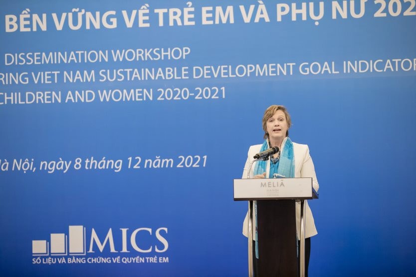 Trưởng Đại diện UNICEF tại Việt Nam Rana Flowers phát biểu tại lễ công bố.