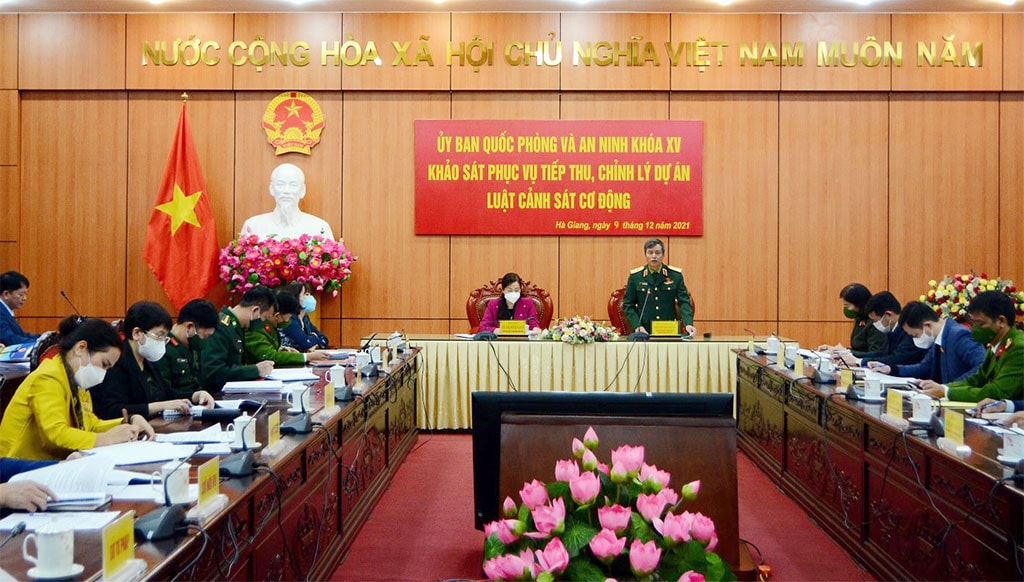 Phó Chủ nhiệm Ủy ban Quốc phòng và An ninh, Trung tướng Nguyễn Hải Hưng phát biểu tại buổi làm việc
