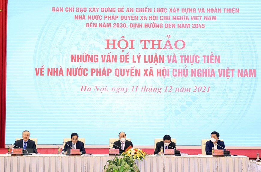 Chủ tịch Nước Nguyễn Xuân Phúc, Thủ tướng Phạm Minh Chính, Trưởng ban Nội chính Trung ương Phan Đình Trạc, Giám đốc Học viện Chính trị Quốc gia Hồ Chí Minh Nguyễn Xuân Thắng, Chánh án Tòa án Nhân dân Tối cao Nguyễn Hòa Bình đồng chủ trì Hội thảo