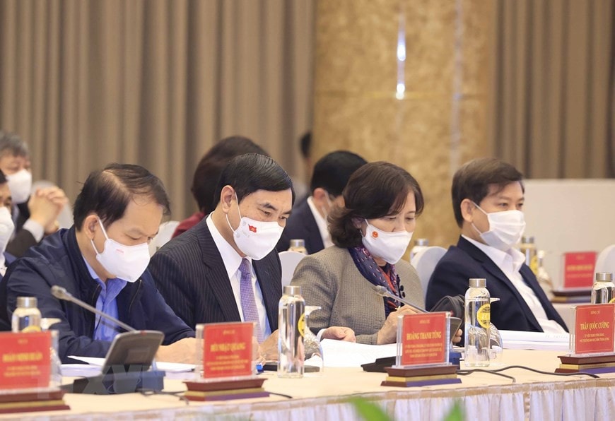 Chủ nhiệm Ủy ban Pháp luật Hoàng Thanh Tùng, Chủ nhiệm Ủy ban Tư pháp Lê Thị Nga và các đại biểu dự Hội thảo