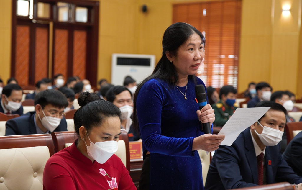 Đại biểu biểu quyết tại Kỳ họp Ảnh: T. Đỗ