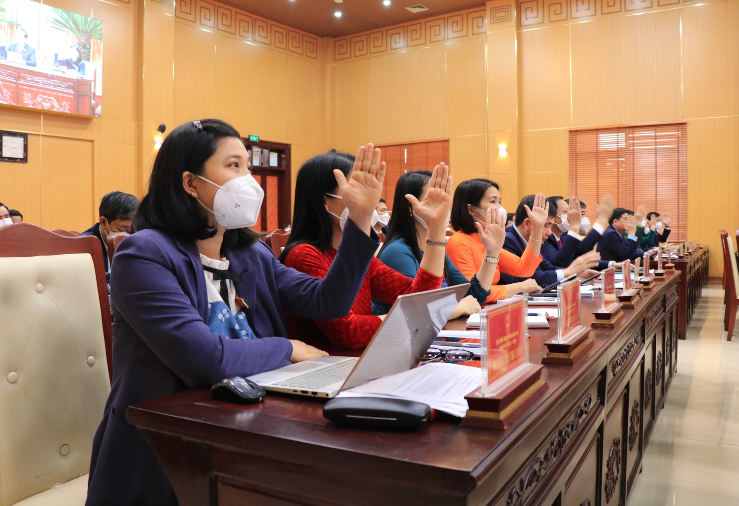 Đại biểu biểu quyết tại Kỳ họp Ảnh: Đỗ Tuấn
