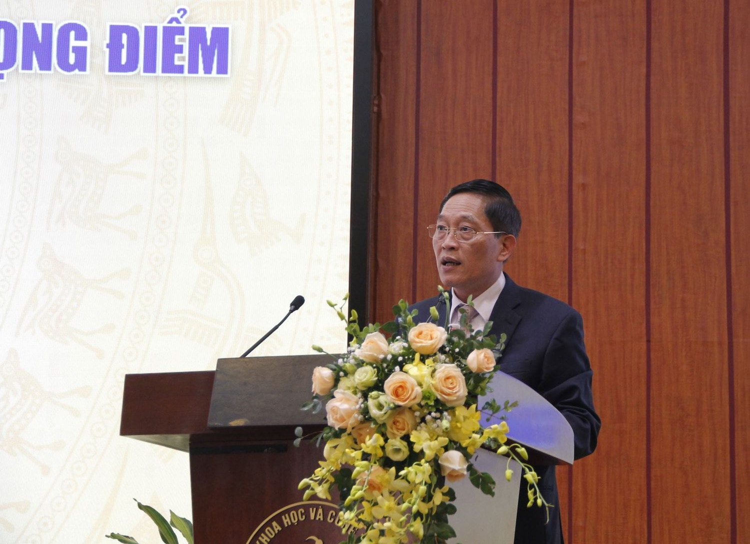 Thứ trưởng Thường trực Bộ Khoa học, Công nghệ Trần Văn Tùng phát biểu khai mạc Thứ trưởng Thường trực Bộ Khoa học Công nghệ Trần Văn Tùng phát biểu khai mạc