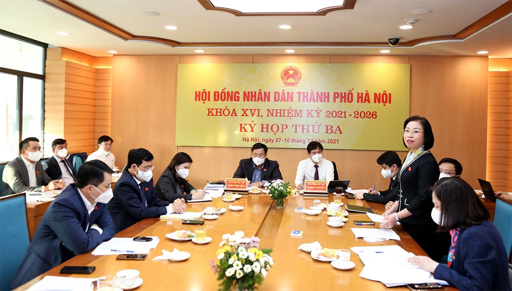 Thảo luận tổ, vấn đề giải ngân ngân đầu tư công được nhiều đại biểu quan tâm, đề ra giải pháp để phục hồi kinh tế Ảnh: P.Long