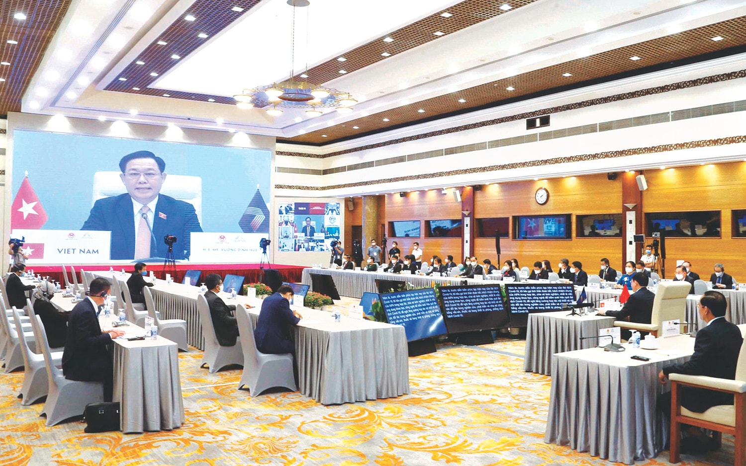Toàn cảnh Phiên toàn thể thứ nhất, Đại hội đồng AIPA lần thứ 42 theo hình thức trực tuyến, tại điểm cầu Hà Nội, được tổ chức từ ngày 23 - 25.8.2021 tại Brunei