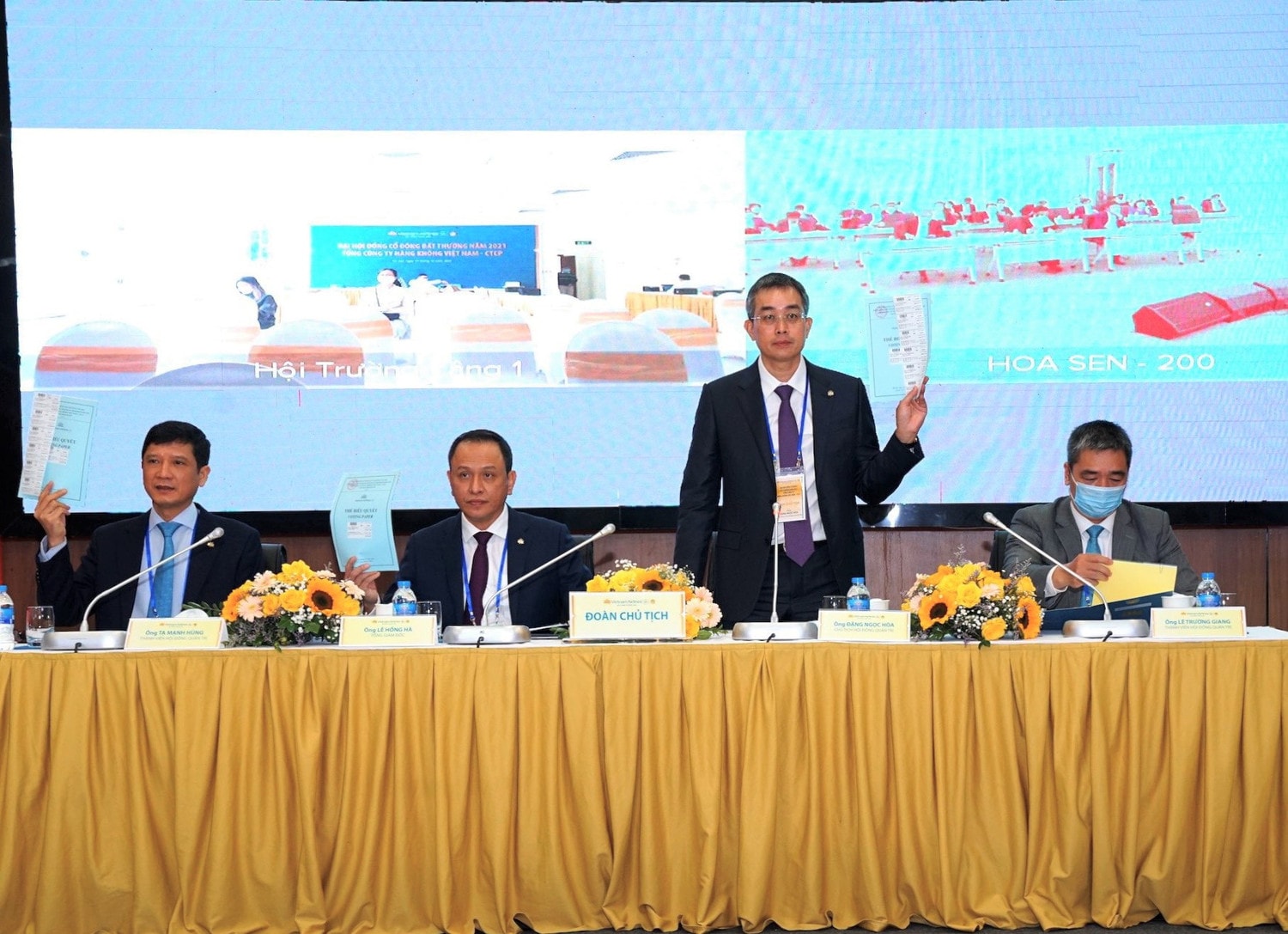 Nội dung thảo luận nổi bật là phương án tái cơ cấu Vietnam Airlines giai đoạn 2021-2025