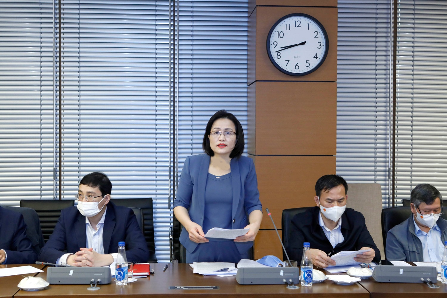 Ủy viên Thường trực Ủy ban Pháp luật Trần Thị Kim Nhung trình bày báo cáo của Nhóm nghiên cứu Ảnh: Hồ Long