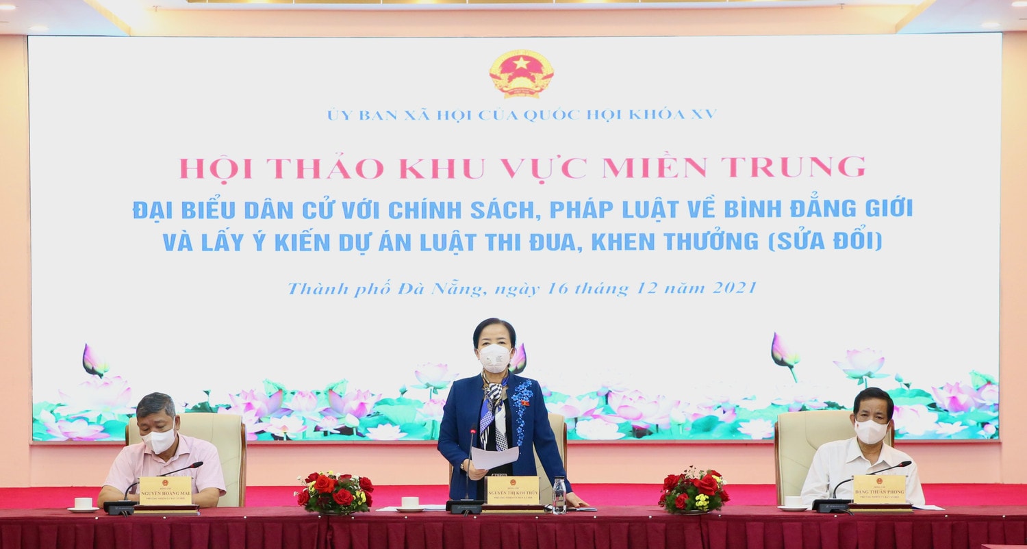 Phó Chủ nhiệm Ủy ban Xã hội Nguyễn Thị Kim Thúy phát biểu tại Hội thảo