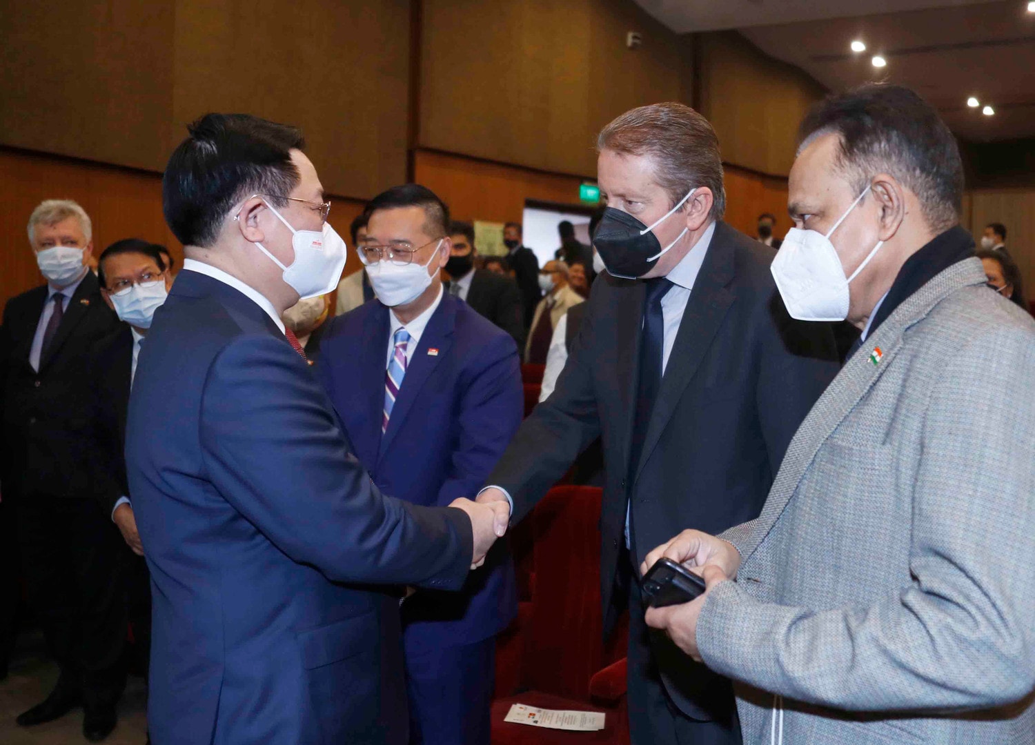 Chủ tịch Quốc hội Vương Đình Huệ và các đại biểu, đại sứ các nước tại Ấn Độ Ảnh: Doãn Tấn/TTXVN Chủ tịch Quốc hội Vương Đình Huệ và các đại biểu, đại sứ các nước tại Ấn Độ Ảnh: Doãn Tấn/TTXVN