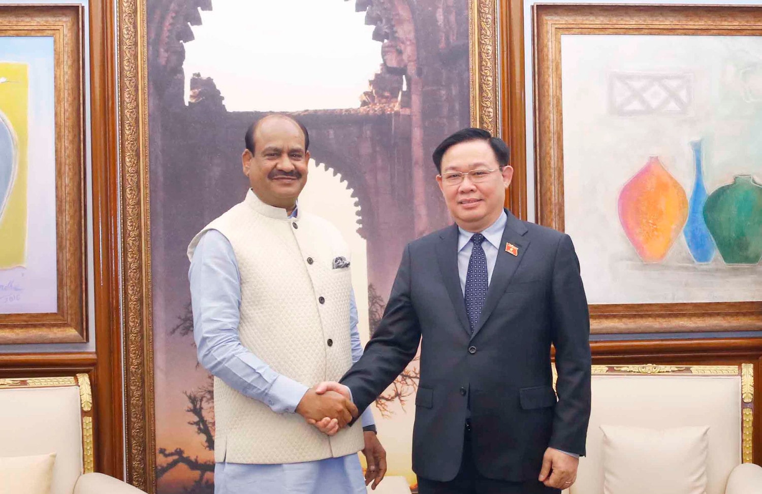 Chủ tịch Quốc hội Vương Đình Huệ và Chủ tịch Hạ viện Ấn Độ Om Birla chứng kiến lễ ký kết Ảnh: Doãn Tấn/TTXVN Ảnh: Doãn Tấn/TTXVN