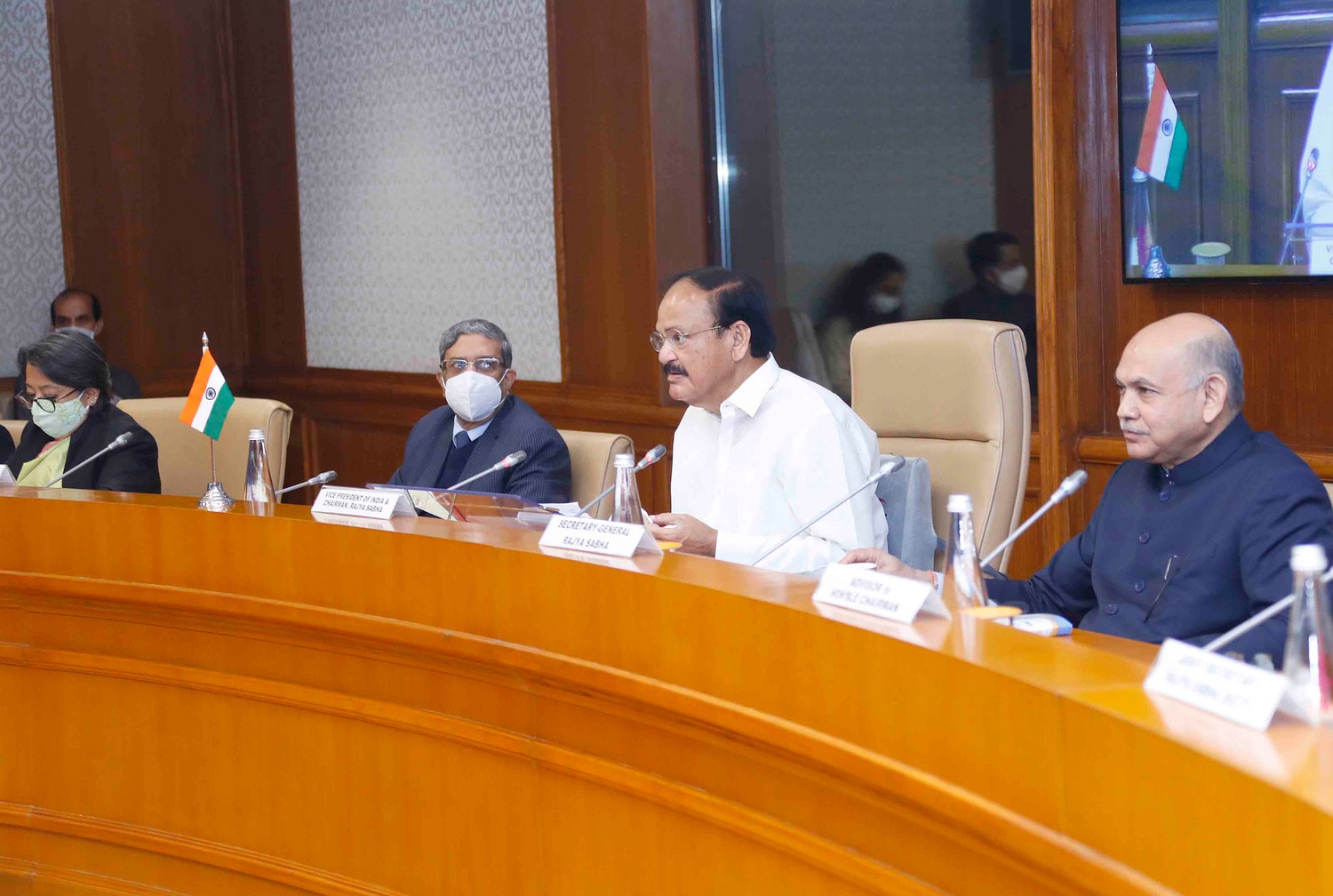 Phó Tổng thống Venkaiah Naidu cảm ơn Quốc hội, Chính phủ, và Nhân dân Việt Nam đã có những hỗ trợ kịp thời trong thời khắc Ấn Độ khó khăn nhất trong phòng, chống dịch Covid-19 Ảnh: Doãn Tấn/TTXVN Phó Tổng thống Venkaiah Naidu cảm ơn Quốc hội, Chính phủ, và Nhân dân Việt Nam đã có những hỗ trợ kịp thời trong thời khắc Ấn Độ khó khăn nhất trong phòng, chống dịch Covid-19 Ảnh: Doãn Tấn/TTXVN
