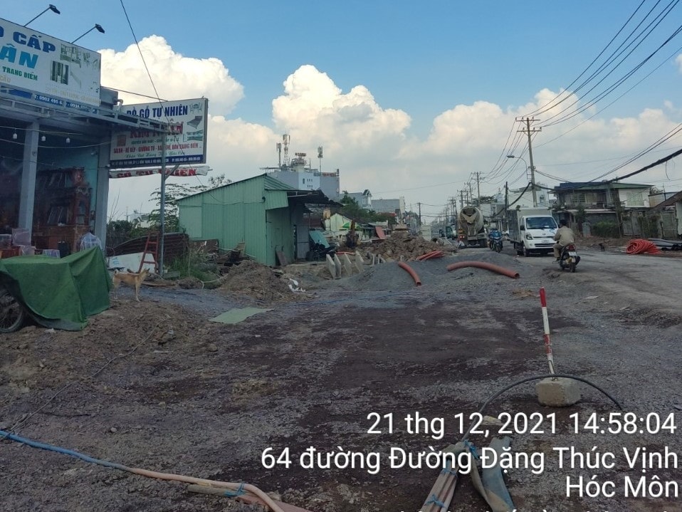 Công trình đường Đặng Thúc Vịnh đang thi công, chưa bàn giao đủ mặt bằng cho ngành điện bố trí công trình điện mới trước khi thu hồi lưới điện hiện hữu