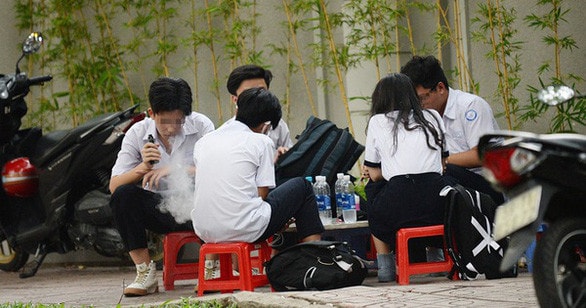 	Thuốc lá điện tử đang được nhiều học sinh sử dụng