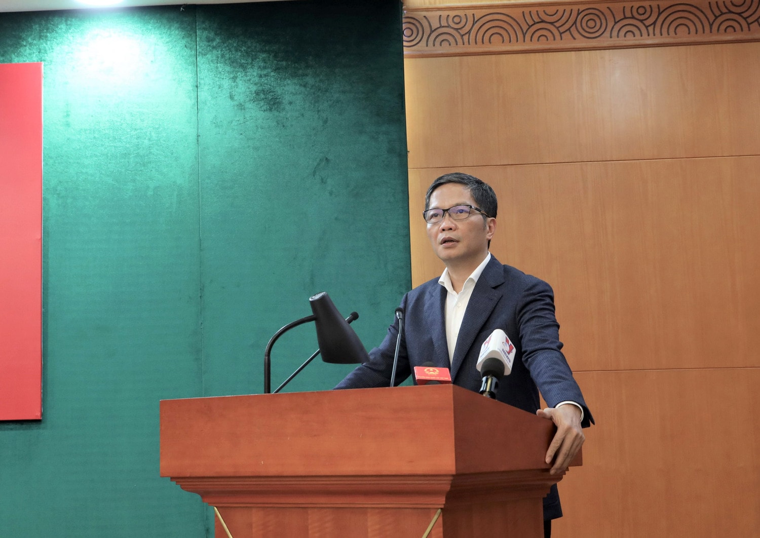 Trưởng ban Kinh tế Trung ương Trần Tuấn Anh phát biểu tại hội nghị Trưởng ban Kinh tế Trung ương Trần Tuấn Anh phát biểu tại hội nghị