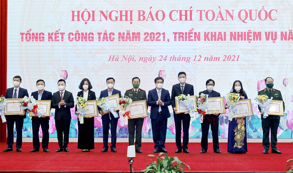 Báo Đại biểu Nhân dân được Ban Tuyên giáo Trung ương tặng Bằng khen hoàn thành xuất sắc nhiệm vụ