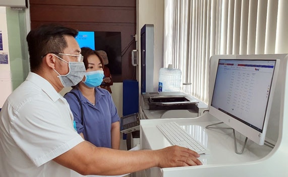 Khách hàng TP Hồ Chí Minh trải nghiệm các dịch vụ về điện qua hình thức giao dịch điện tử