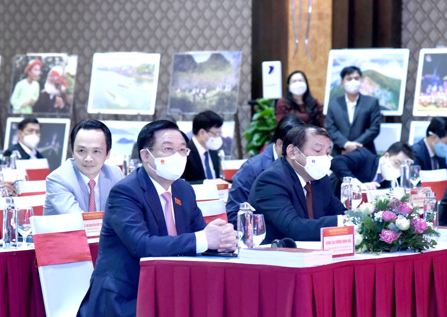 Chủ tịch Quốc hội Vương Đình Huệ và các đại biểu tham dự Hội thảo