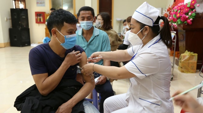 Tiêm vaccine phòng Covid-19
