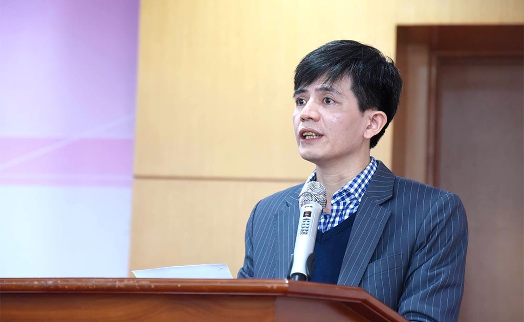 Chủ tịch Công đoàn cơ sở Báo Đại biểu Nhân dân Nguyễn Phúc Huy tổng hợp trả lời các kiến nghị