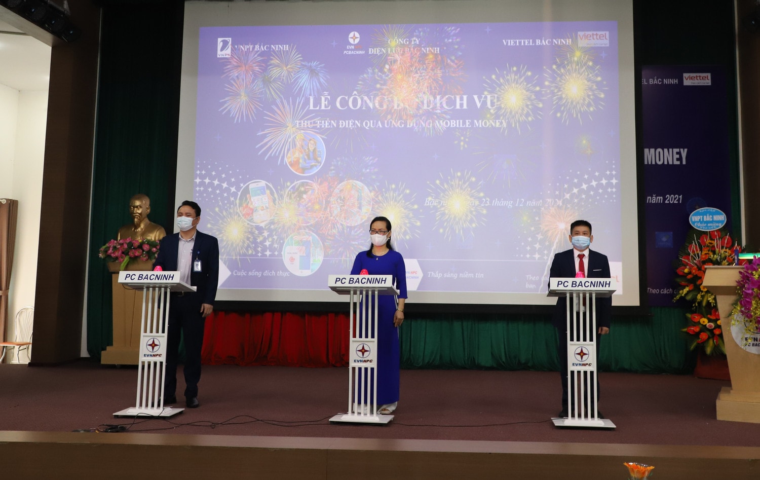 Lễ công bố dịch vụ thu tiền điện qua ứng dụng Mobile money Lễ công bố dịch vụ thu tiền điện qua ứng dụng Mobile money