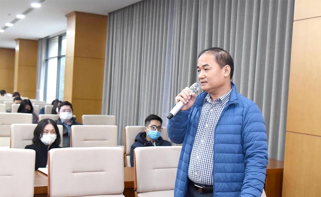 Phó trưởng Ban Trị sự Báo Đại biểu Nhân dân Đinh Văn Bản phát biểu tại Hội nghị