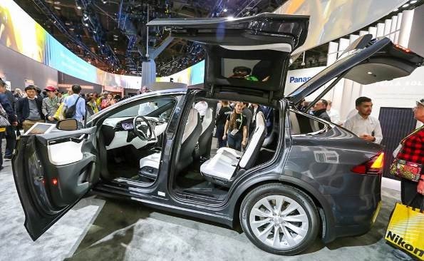 Tesla Model X - “Ngôi sao” của CES 2018