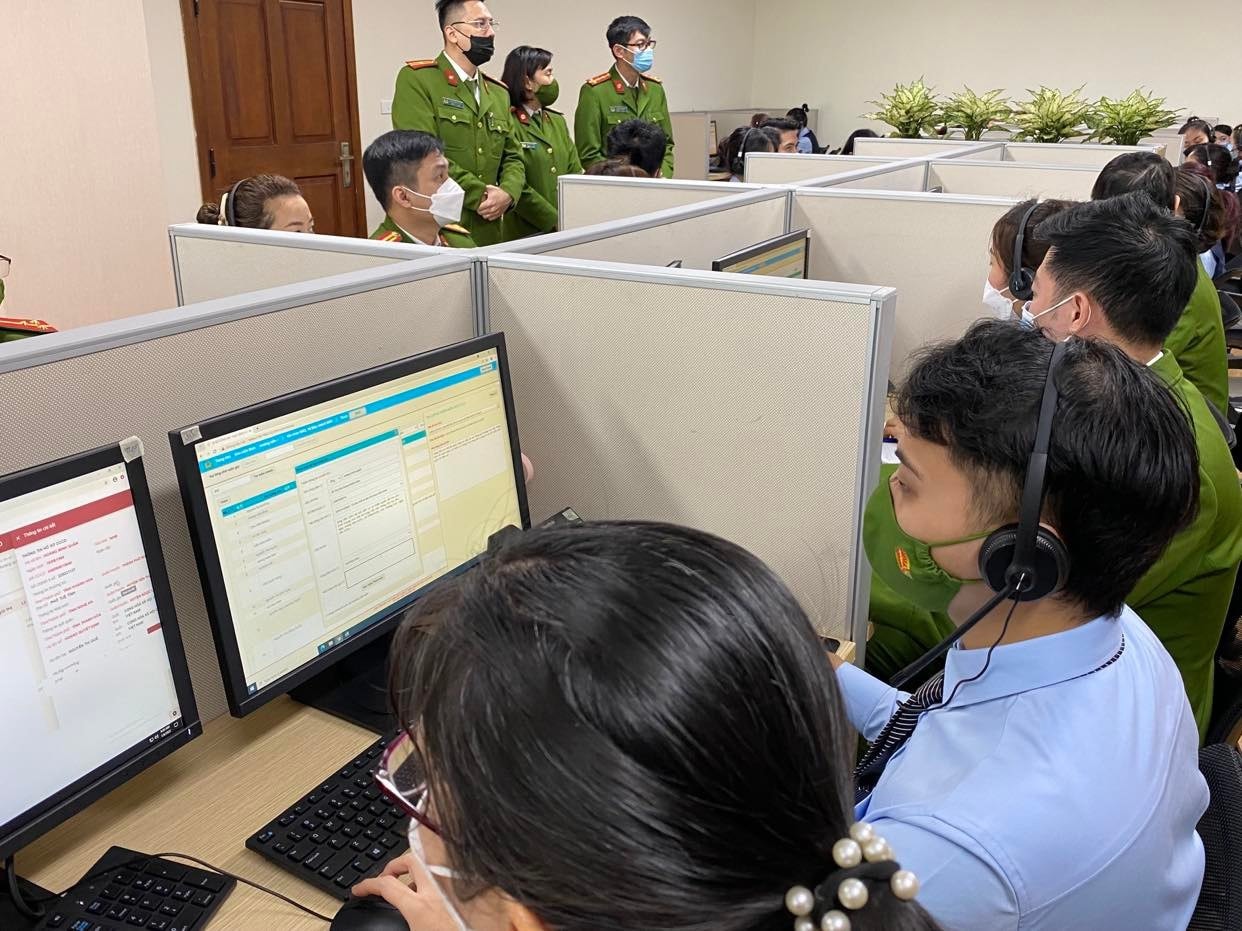 40 cán bộ chiến sĩ hàng ngày làm nhiệm vụ tiếp nhận thông tin tại Tổng đài