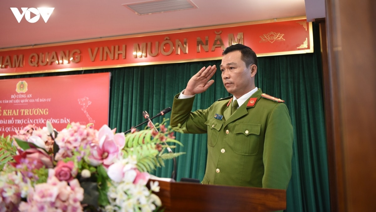 Phó cục trưởng Cục C06, Thượng tá Tô Anh Dũng phát biểu tại buổi khai trương