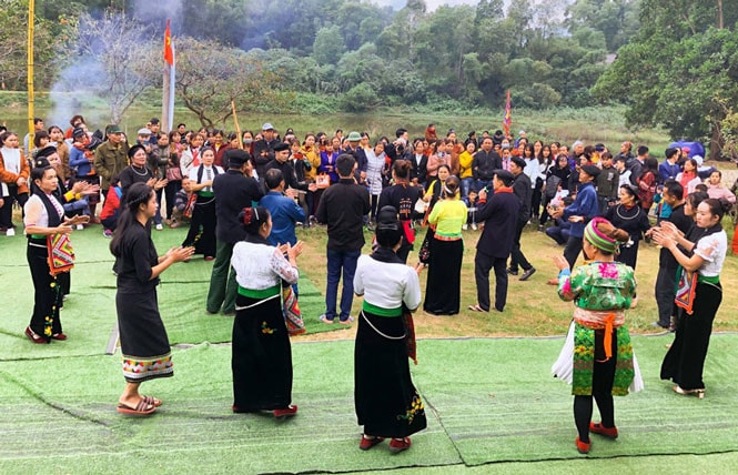 Hoạt động vui chơi tại Làng Văn hóa, du lịch các dân tộc Việt Nam Nguồn: ITN