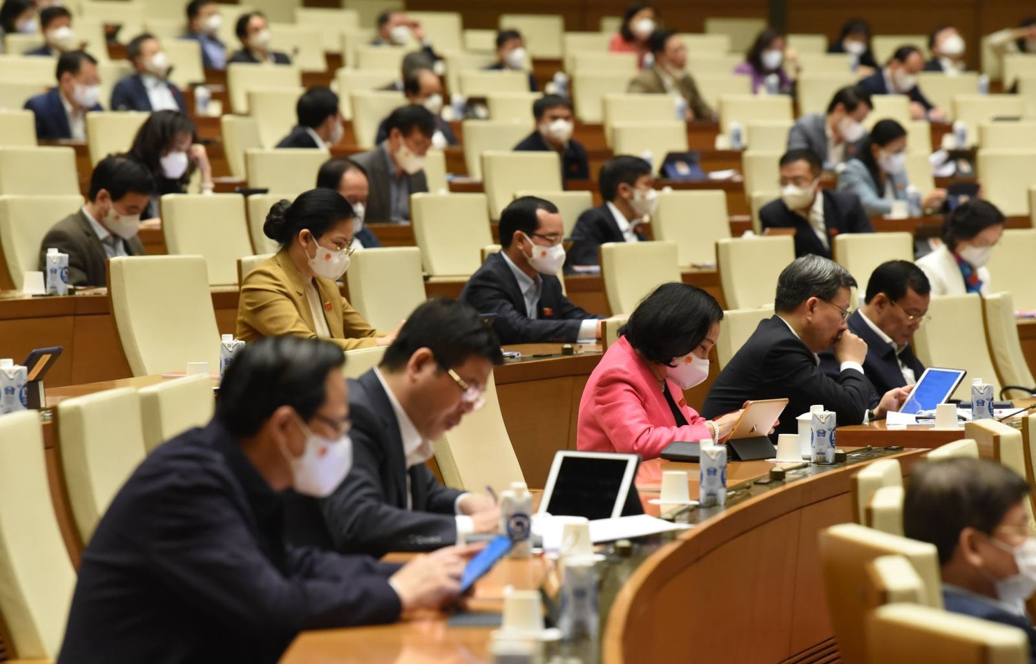 Đại biểu Quốc hội tham dự phiên họp tại điểm cầu Nhà Quốc hội Ảnh: Quang Khánh Đại biểu Quốc hội tham dự phiên họp tại điểm cầu Nhà Quốc hội Ảnh: Quang Khánh