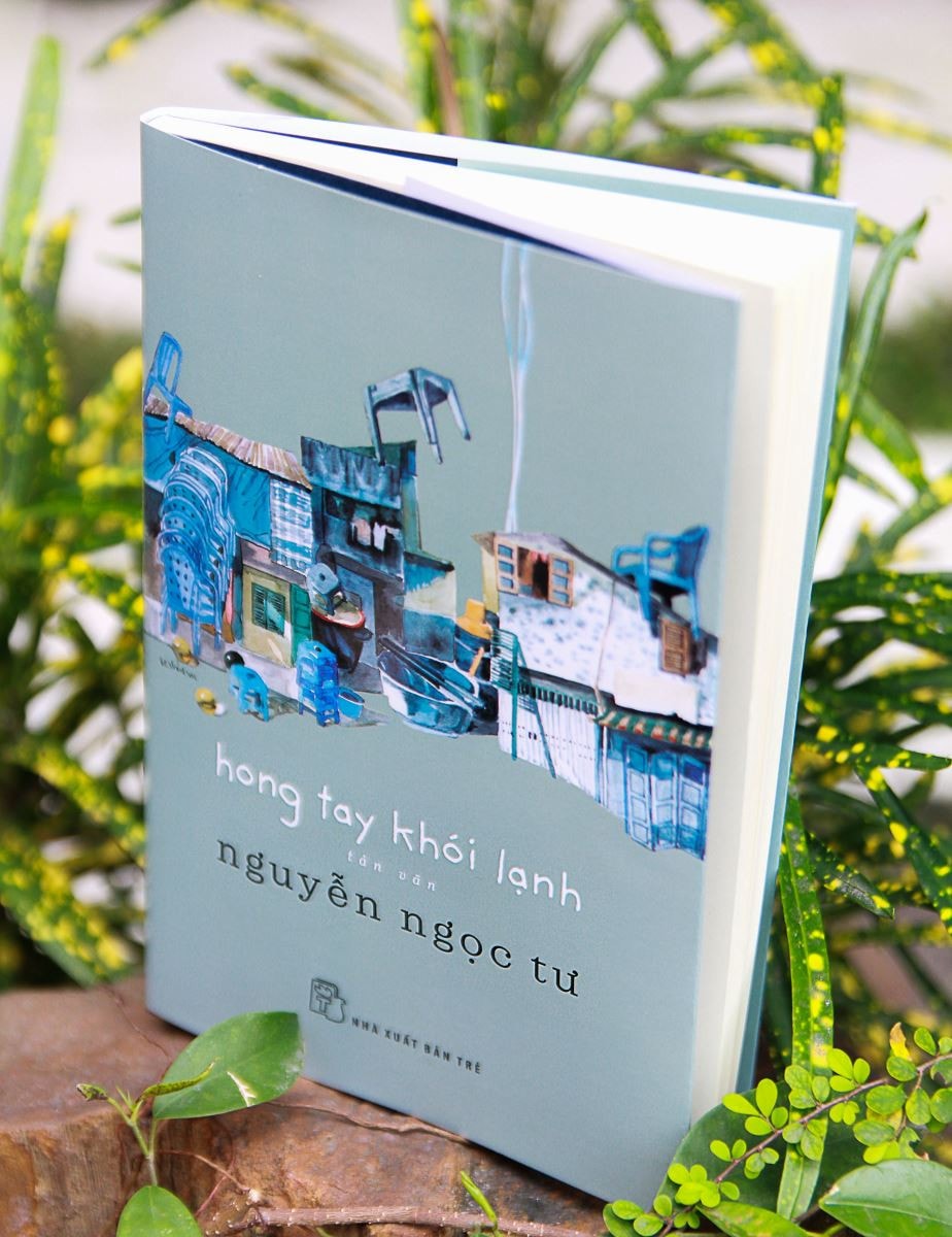 Tập tản văn được phát hành trên toàn quốc vào ngày 10.1