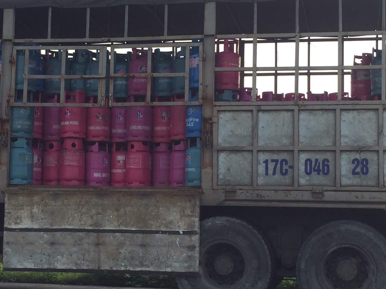 Xe của Công ty Liên Quảng Thành bi phát hiện chở vỏ bình Gas của Công ty Hưng Long