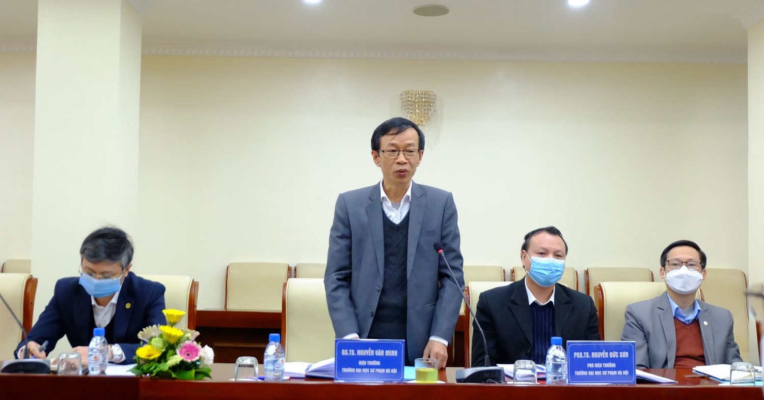 Hiệu trưởng Trường Đại học Sư phạm Hà Nội Nguyễn Văn Minh nhấn mạnh việc xây dựng các chuẩn mực, tạo bộ lọc cho sinh viên khi tham gia môi trường mạng internet Hiệu trưởng Trường Đại học Sư phạm Hà Nội Nguyễn Văn Minh