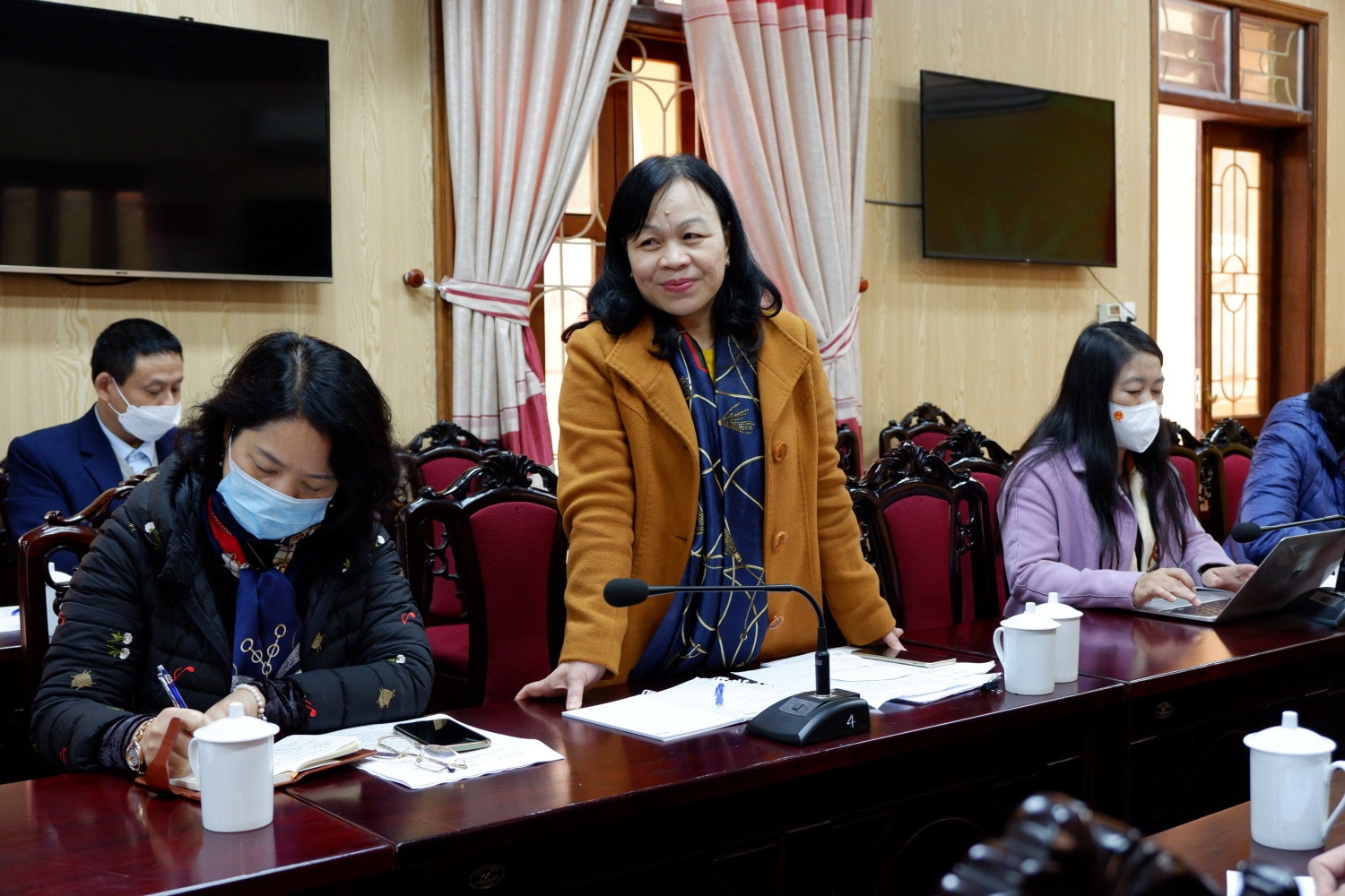 Phó Chủ nhiệm Ủy ban Nguyễn Thị Mai Hoa phát biểu tại buổi làm việc làm với UBND huyện Quản Bạ Phó Chủ nhiệm Ủy ban Nguyễn Thị Mai Hoa phát biểu tại buổi làm việc làm với UBND huyện Quản Bạ