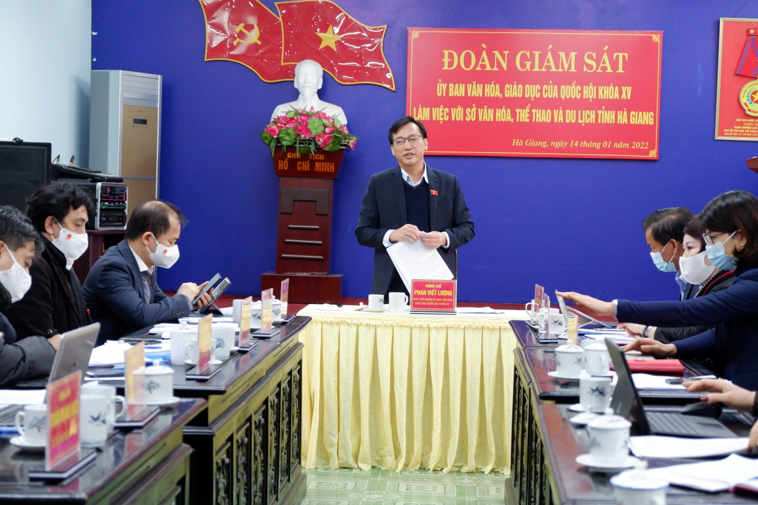 Phó Chủ nhiệm Ủy ban Văn hóa, Giáo dục Phan Viết Lượng phát biểu tại cuộc làm việc Phó Chủ nhiệm Ủy ban Văn hóa, Giáo dục Phan Viết Lượng phát biểu tại cuộc làm việc