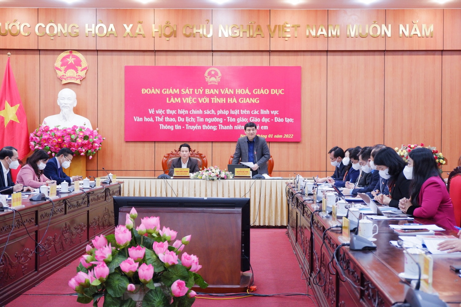 Chủ nhiệm Ủy ban Văn hóa, Giáo dục Nguyễn Đắc Vinh phát biểu tại cuộc làm việc.