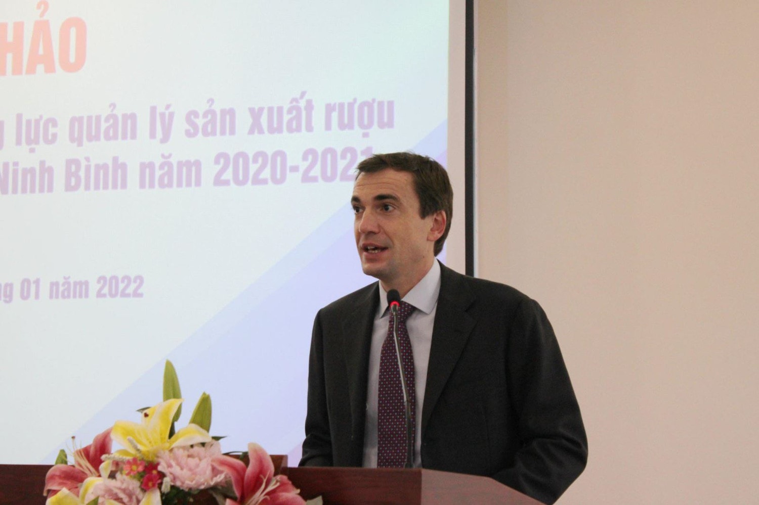Đồng Chủ tịch VARD Ludovic Ledru phát biểu tại hội thảo