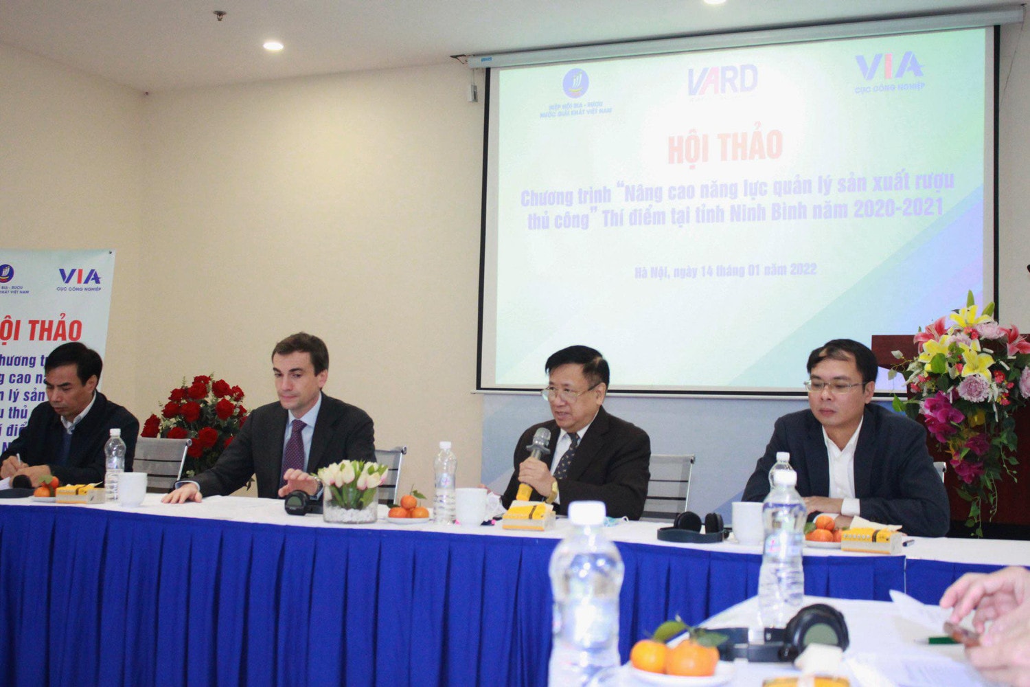 Toàn cảnh hội thảo chương trình “Nâng cao năng lực quản lý sản xuất rượu thủ công”
