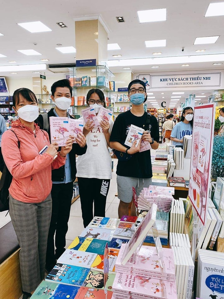 	Những độc giả đầu tiên sở hữu cuốn 