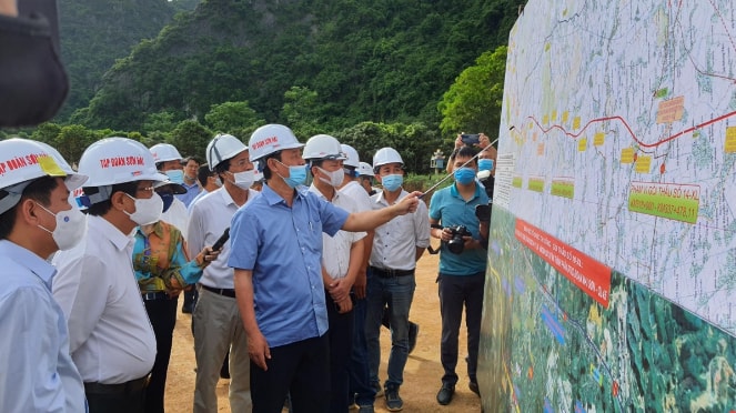 Phó Thủ tướng Chính phủ Lê Văn Thành kiểm tra tiến độ cao tốc Bắc - Nam đoạn qua Ninh Bình - Thanh Hóa