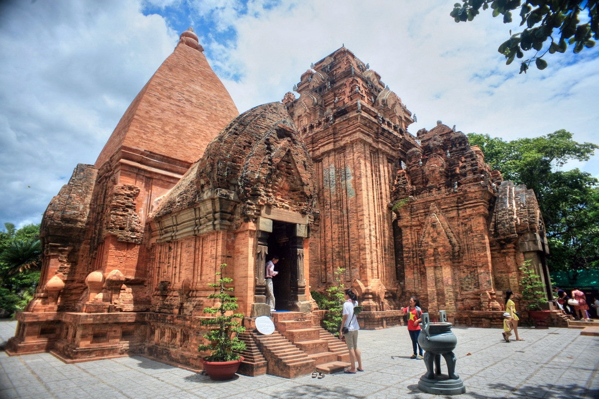 	Cần hướng tới sự phát triển bền vững, hài hòa, giàu bản sắc – Nguồn:datviettour.vn