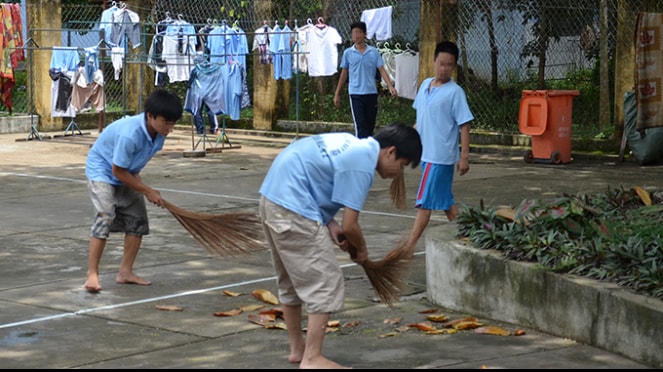 Các đối tượng đang cai nghiện tại Trung tâm Giáo dục dạy nghề thanh thiếu niên 2 - Ảnh: Vũ Thủy