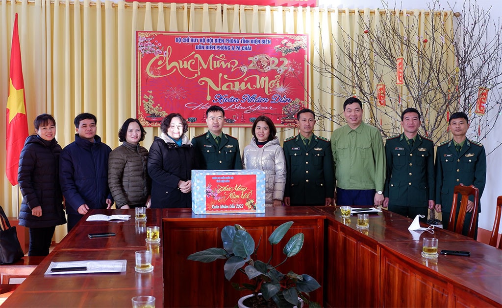 Đoàn đại biểu Quốc hội tỉnh Điện Biên chúc Tết Đồn Biên phòng A Pa Chải