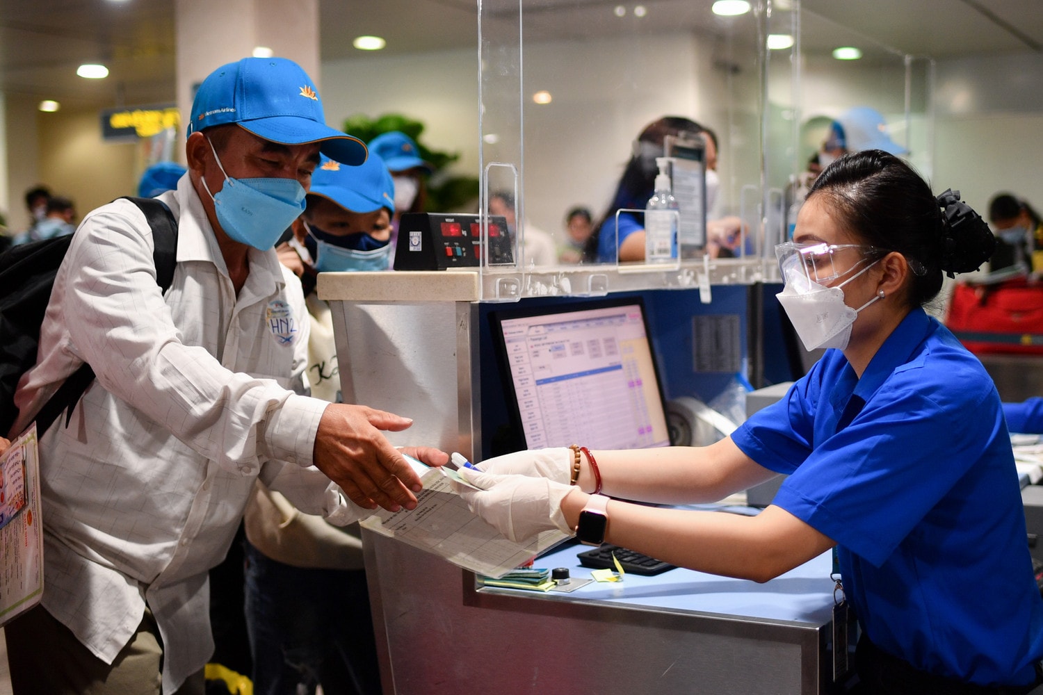 540 người lao động có hoàn cảnh khó khăn bay về quê đón Tết trên các chuyến bay của hãng hàng không quốc gia – Vietnam Airlines 540 người lao động có hoàn cảnh khó khăn bay về quê đón Tết trên các chuyến bay của hãng hàng không quốc gia – Vietnam Airlines