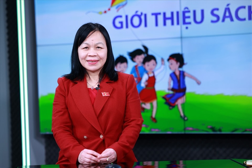 Phó Chủ nhiệm Ủy ban Văn hóa, Giáo dục Nguyễn Thị Mai Hoa chia sẻ tại tọa đàm