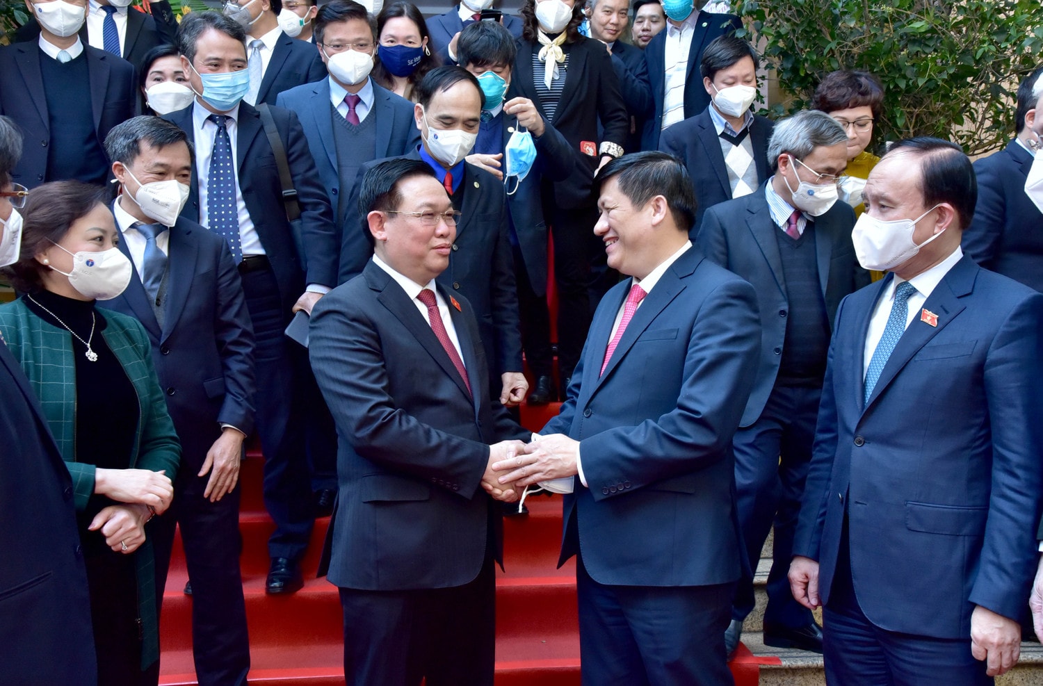 Chủ tịch Quốc hội Vương Đình Huệ thăm, chúc mừng Ngày Thầy thuốc Việt Nam tại Bệnh viện Hữu nghị Việt Đức ảnh 10 Chủ tịch Quốc hội Vương Đình Huệ thăm, chúc mừng Ngày Thầy thuốc Việt Nam tại Bệnh viện Hữu nghị Việt Đức -0