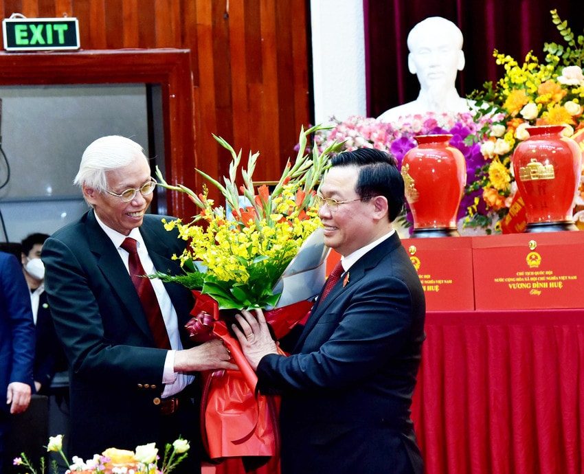 Chủ tịch Quốc hội Vương Đình Huệ thăm, chúc mừng Ngày Thầy thuốc Việt Nam tại Bệnh viện Hữu nghị Việt Đức -0