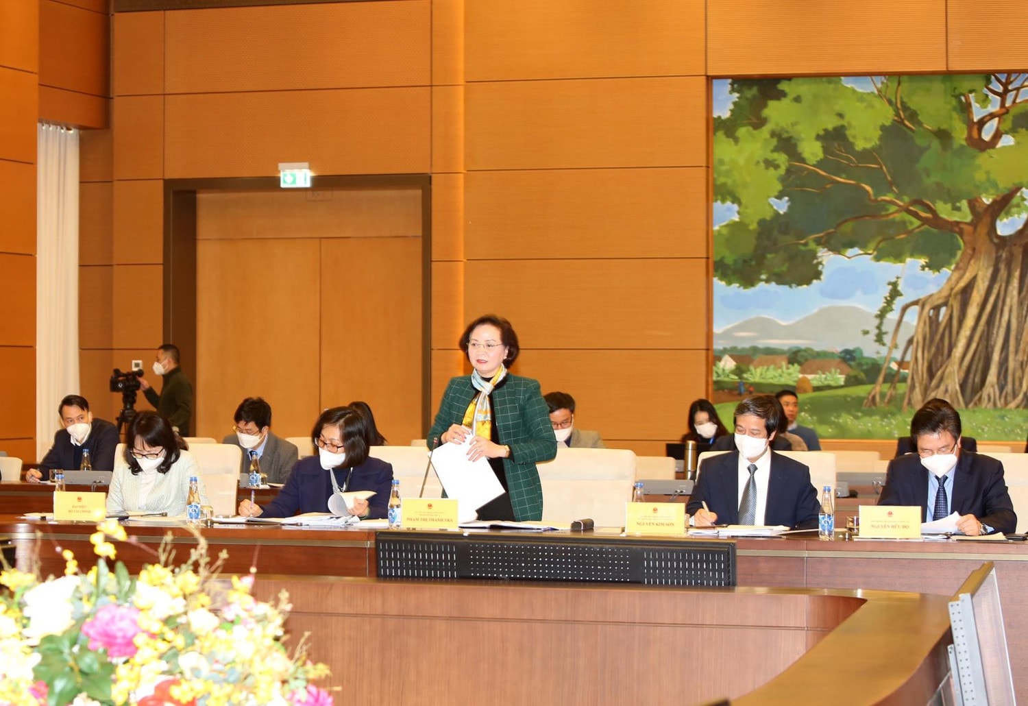 Bộ trưởng Bộ Nội vụ Phạm Thị Thanh Trà giải trình một số nội dung các đại biểu Quốc hội đặt ra Ảnh: Thái Bình