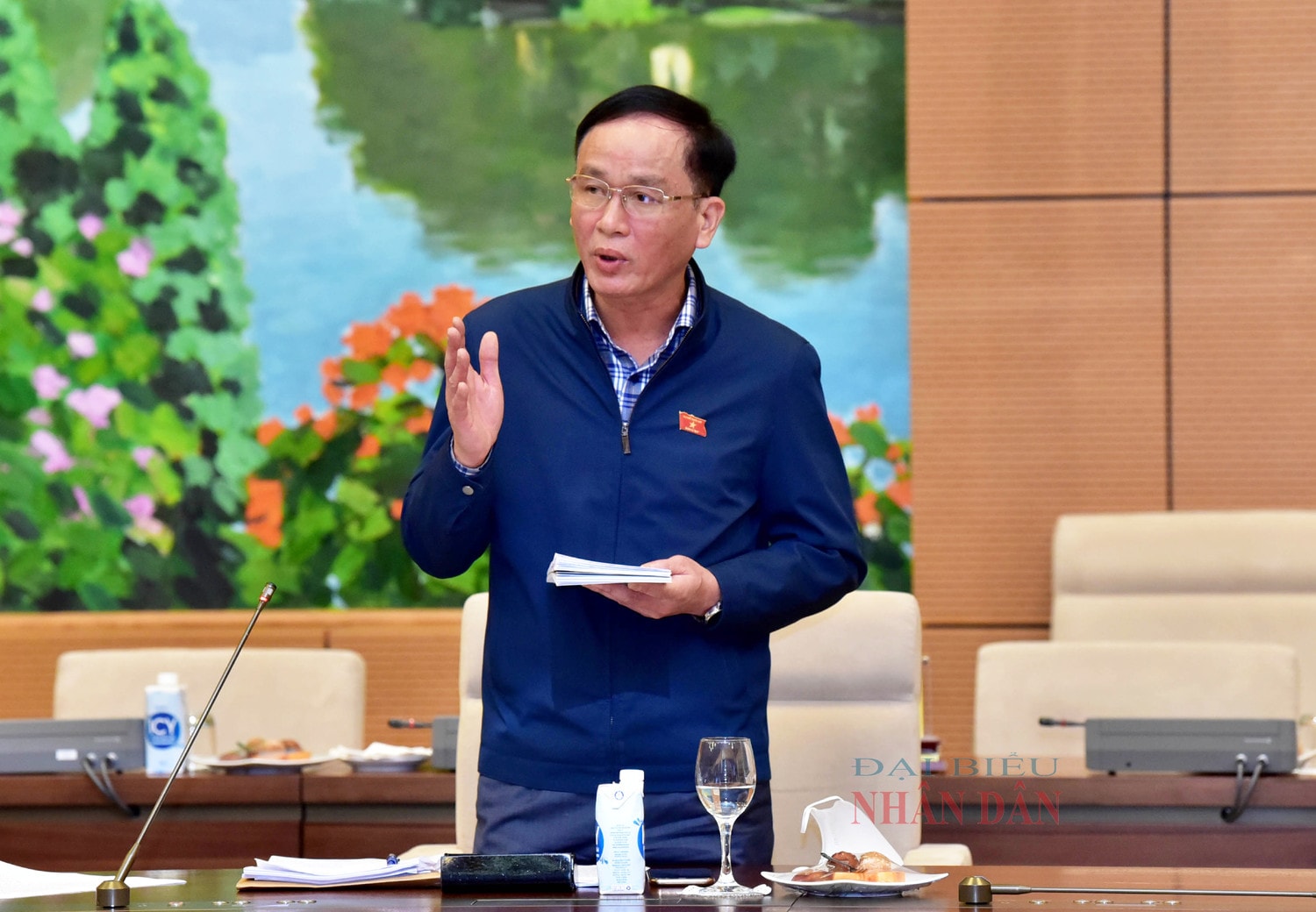 Ủy viên Thường trực Ủy ban Quốc phòng và An ninh Vũ Xuân Hùng phát biểu Ảnh: Lâm Hiển