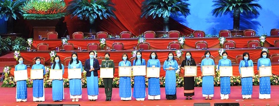 Vinh danh, khen thưởng 13 công trình, phần việc khó, sáng tạo, hiệu quả chào mừng Đại hội